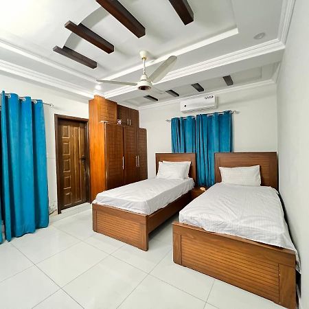 Luxury 3 Bedrooms Apartment Lounge+Kitchen Air-Conditioning And Wifi E11 Islamabad Exterior foto