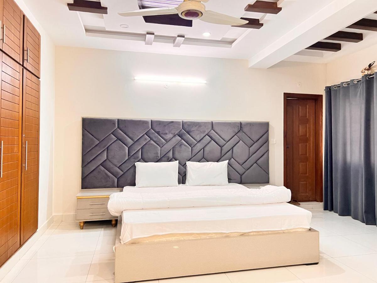 Luxury 3 Bedrooms Apartment Lounge+Kitchen Air-Conditioning And Wifi E11 Islamabad Exterior foto