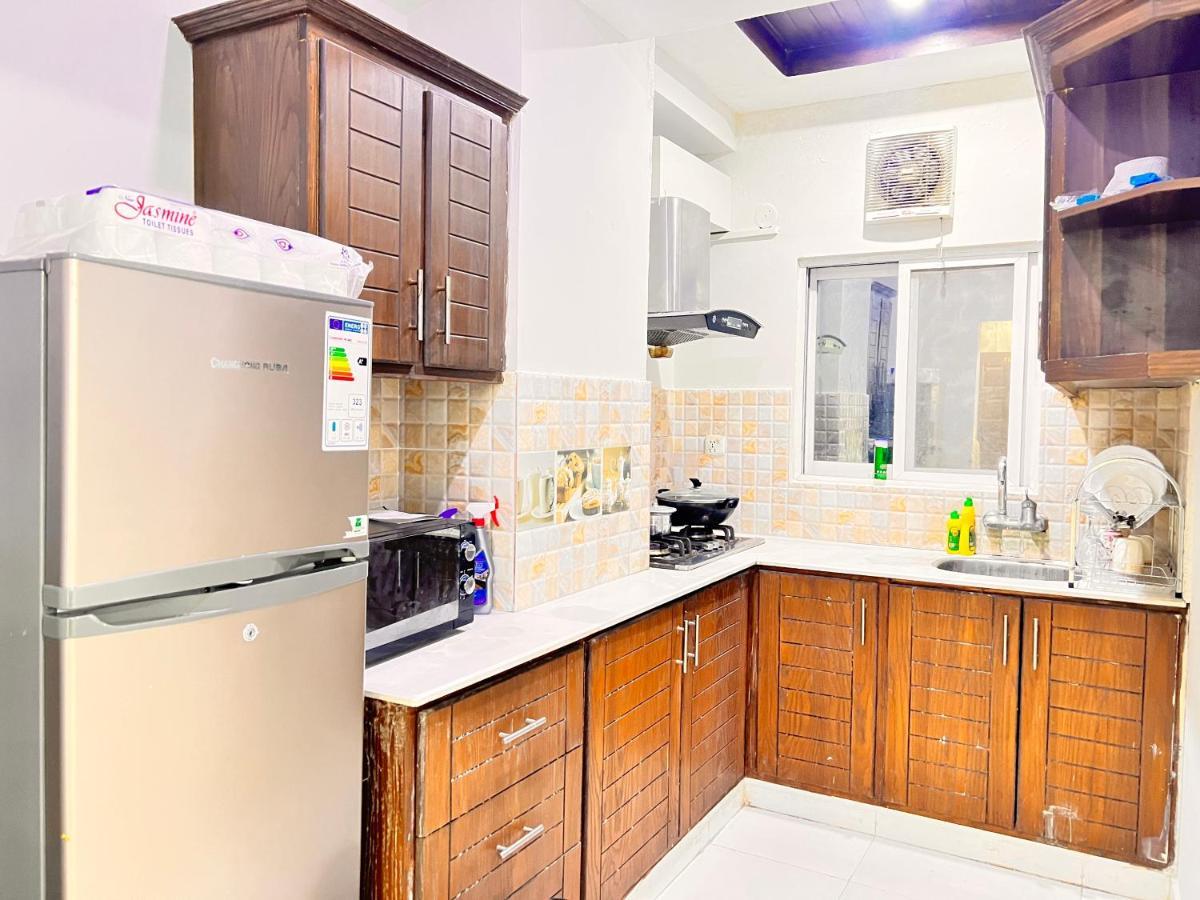 Luxury 3 Bedrooms Apartment Lounge+Kitchen Air-Conditioning And Wifi E11 Islamabad Exterior foto