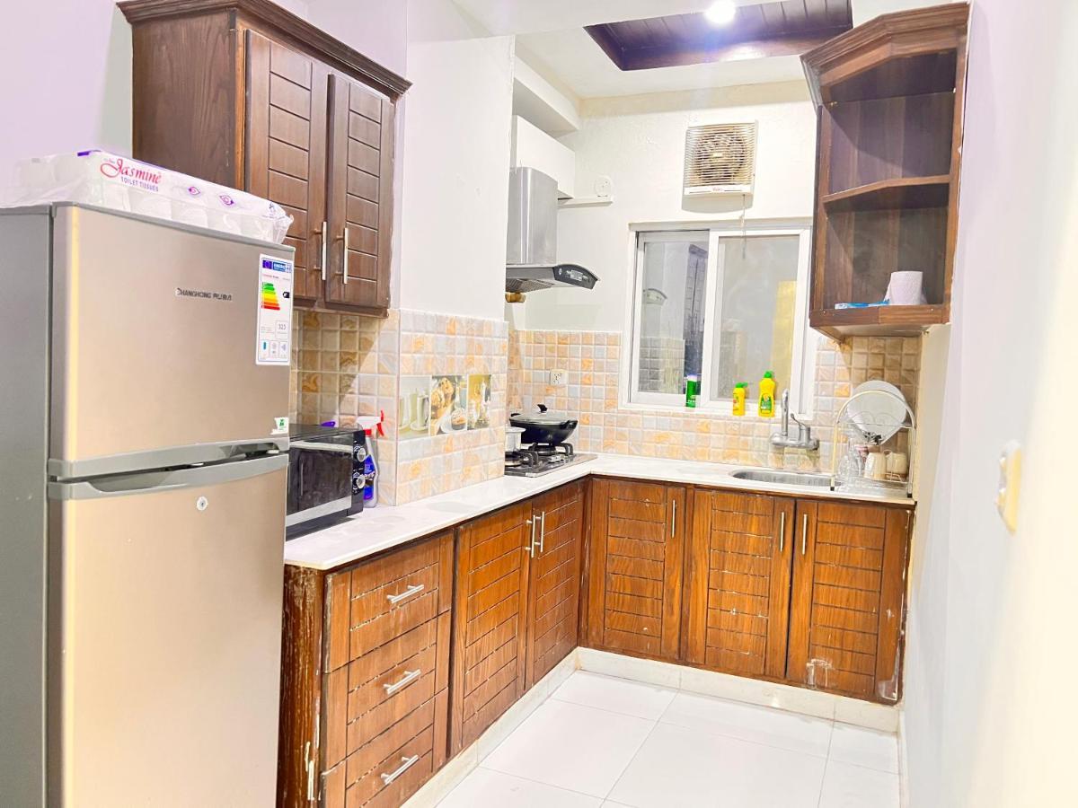 Luxury 3 Bedrooms Apartment Lounge+Kitchen Air-Conditioning And Wifi E11 Islamabad Exterior foto