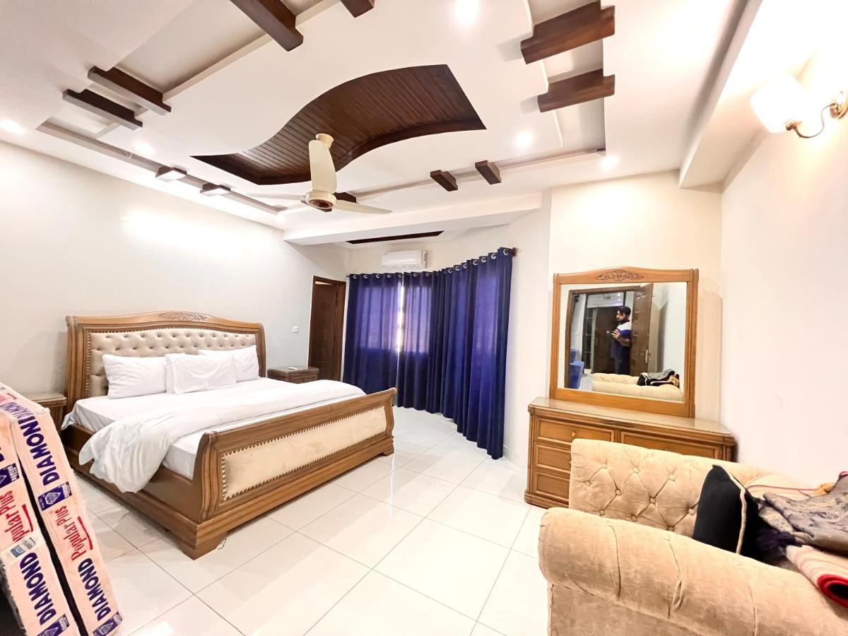 Luxury 3 Bedrooms Apartment Lounge+Kitchen Air-Conditioning And Wifi E11 Islamabad Exterior foto