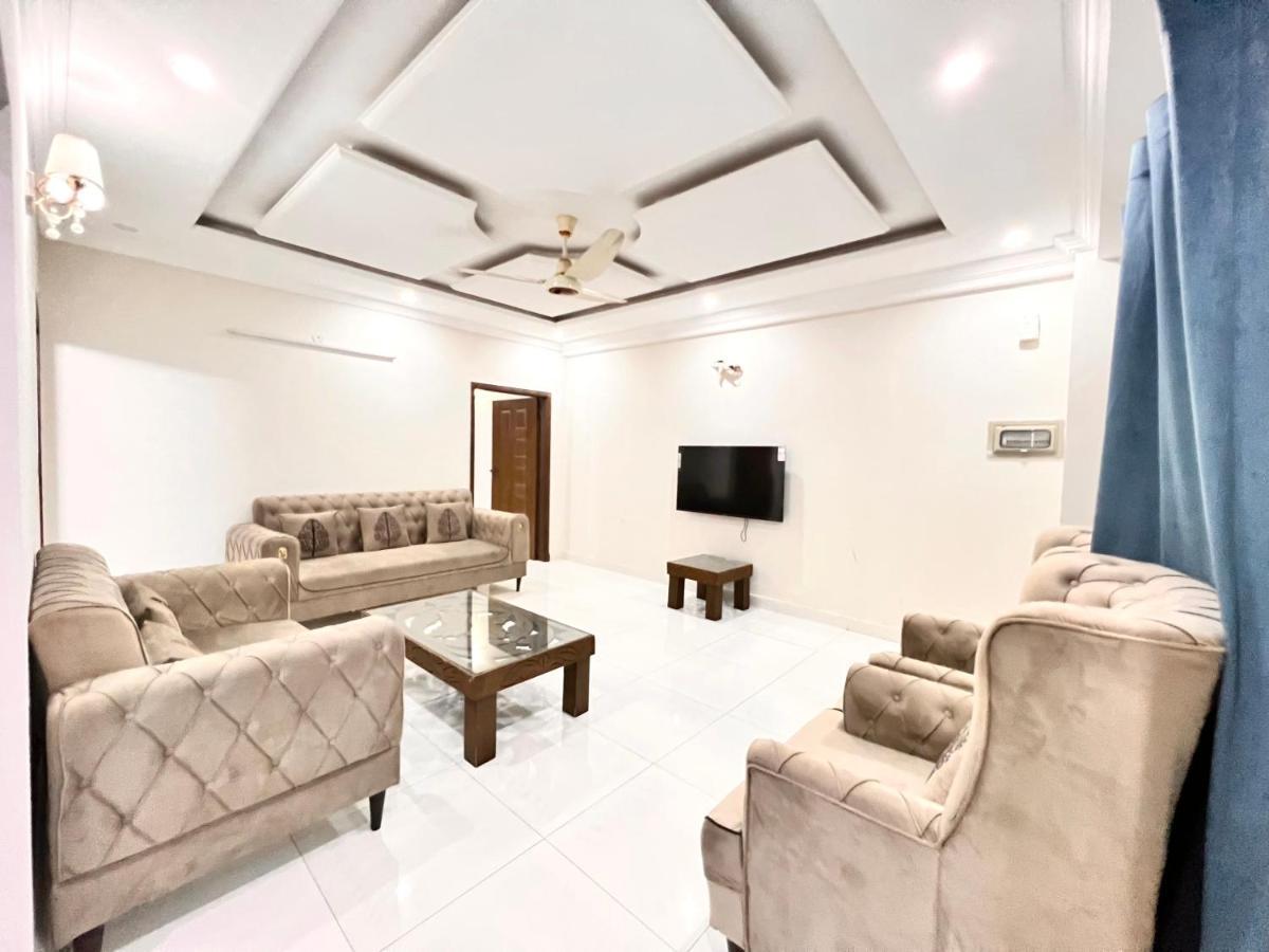 Luxury 3 Bedrooms Apartment Lounge+Kitchen Air-Conditioning And Wifi E11 Islamabad Exterior foto