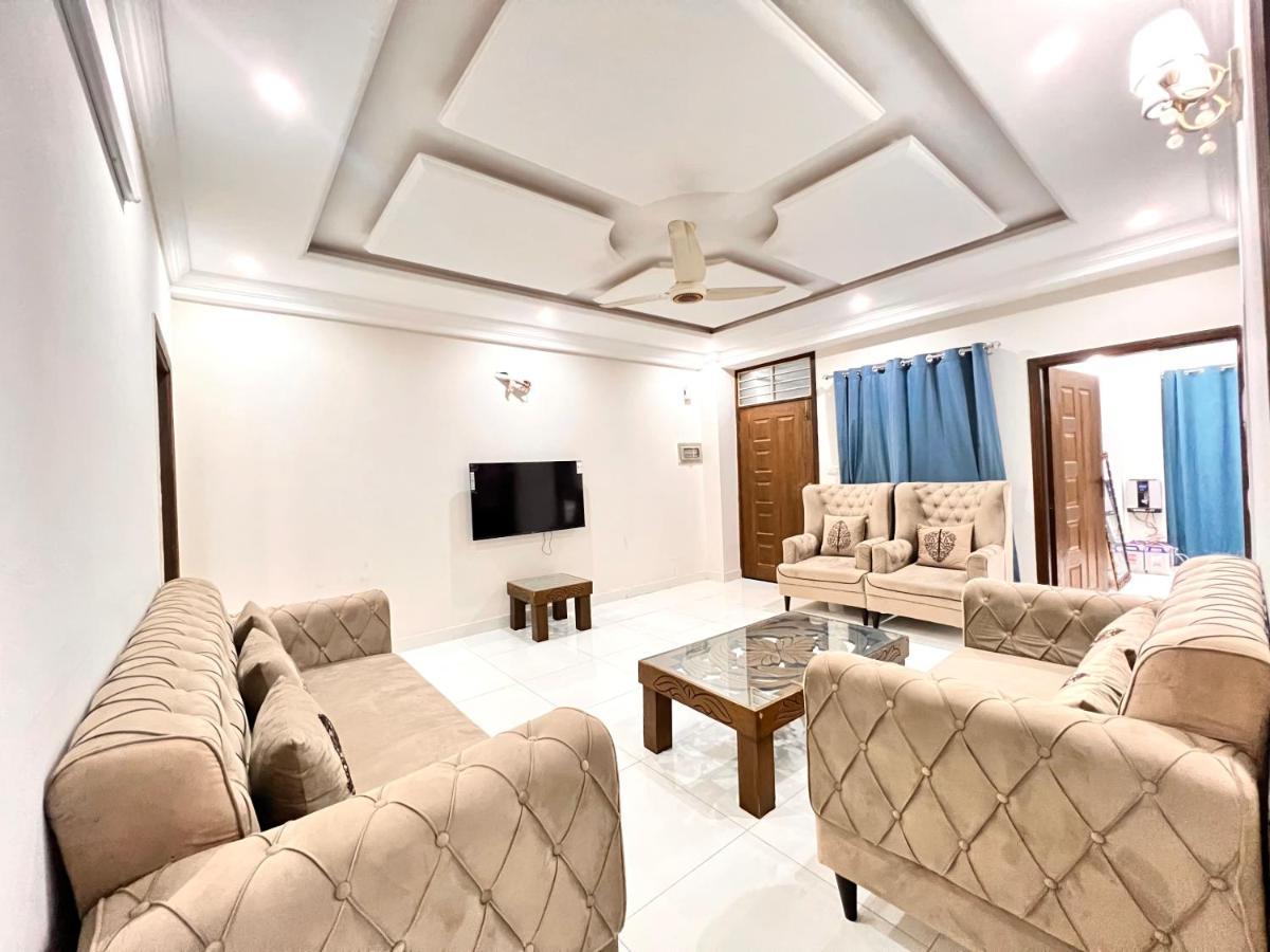 Luxury 3 Bedrooms Apartment Lounge+Kitchen Air-Conditioning And Wifi E11 Islamabad Exterior foto