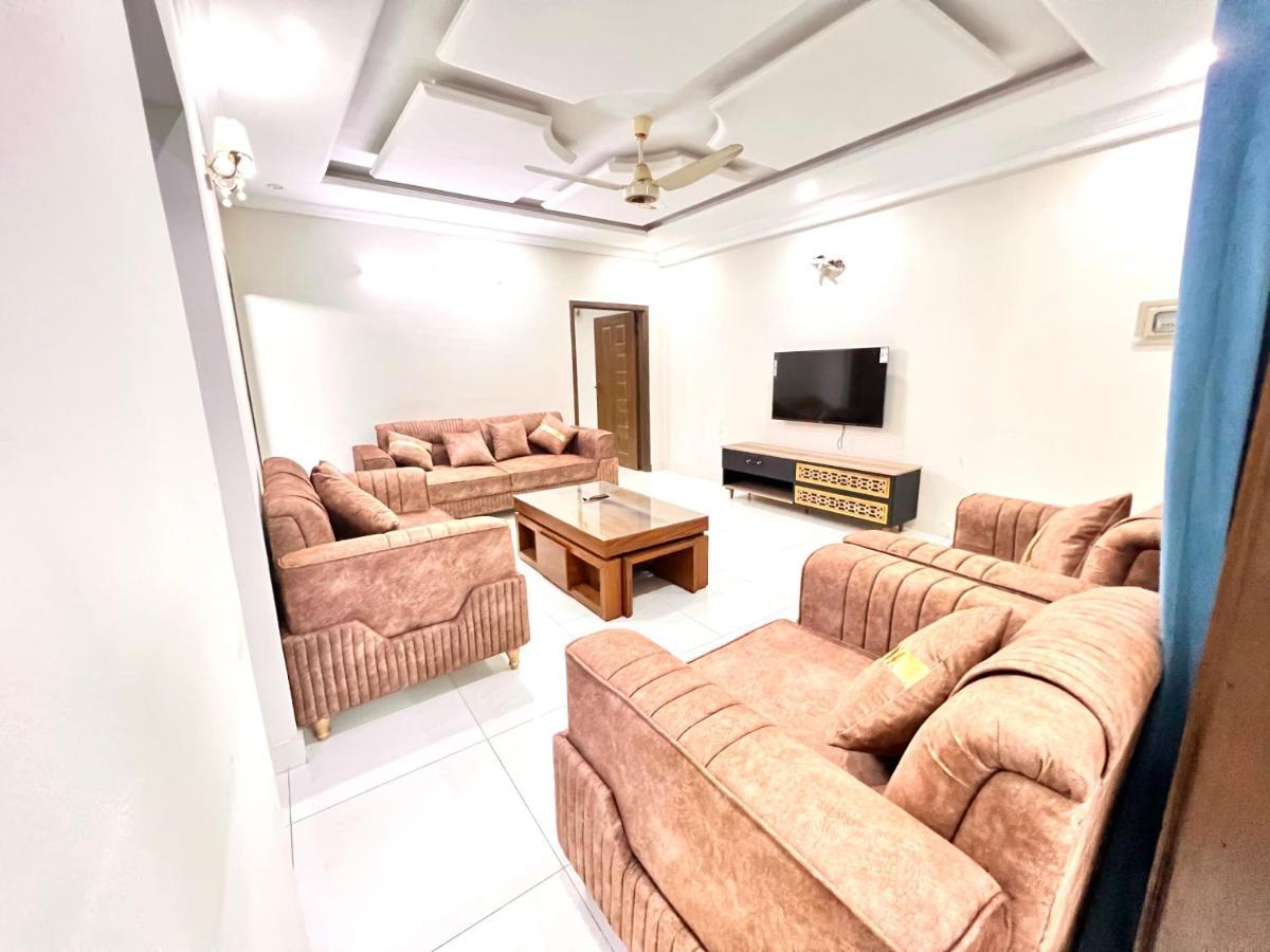 Luxury 3 Bedrooms Apartment Lounge+Kitchen Air-Conditioning And Wifi E11 Islamabad Exterior foto